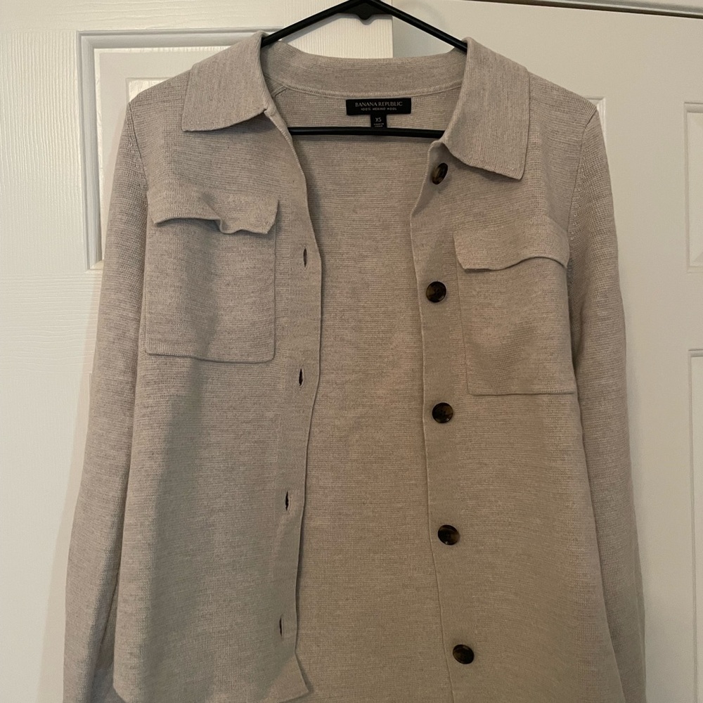 Banana Republic 100% merino wool button up sweater shirt
